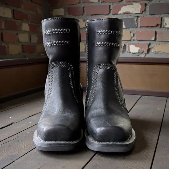 Milwaukee Leather Motorcycle Boots – Rugged Meets Chic! - Picture 1 of 6
